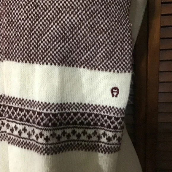 Women’s Aigner  scarf - Picture 2 of 5